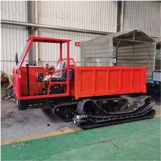 Transportador de esteira com escavadeira