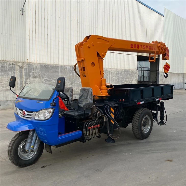 Three-wheeled Truck Crane